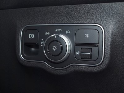2025 Mercedes-BENZ GLB thumbnail 18