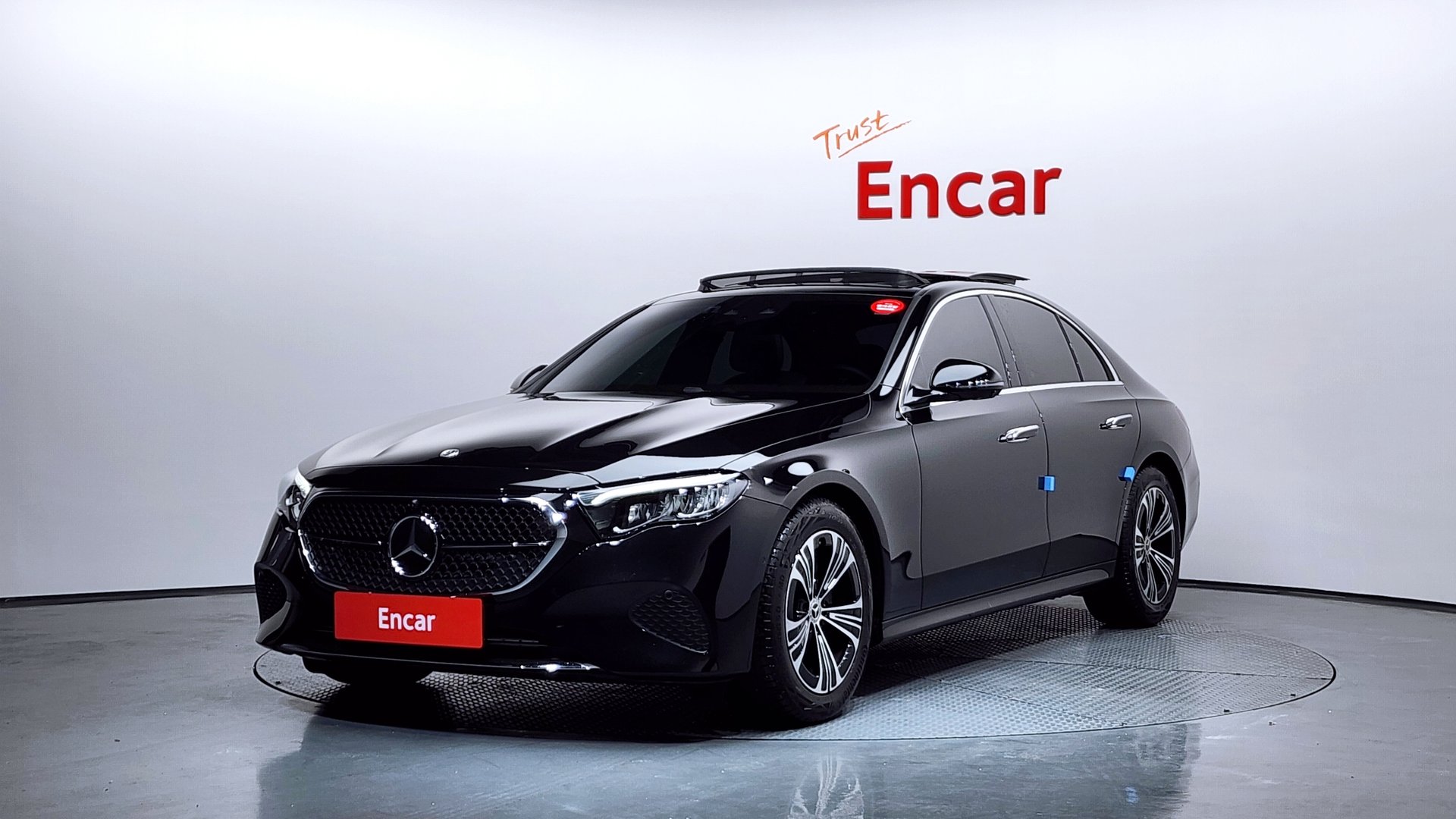 MERCEDES-BENZ E-CLASS - View 1