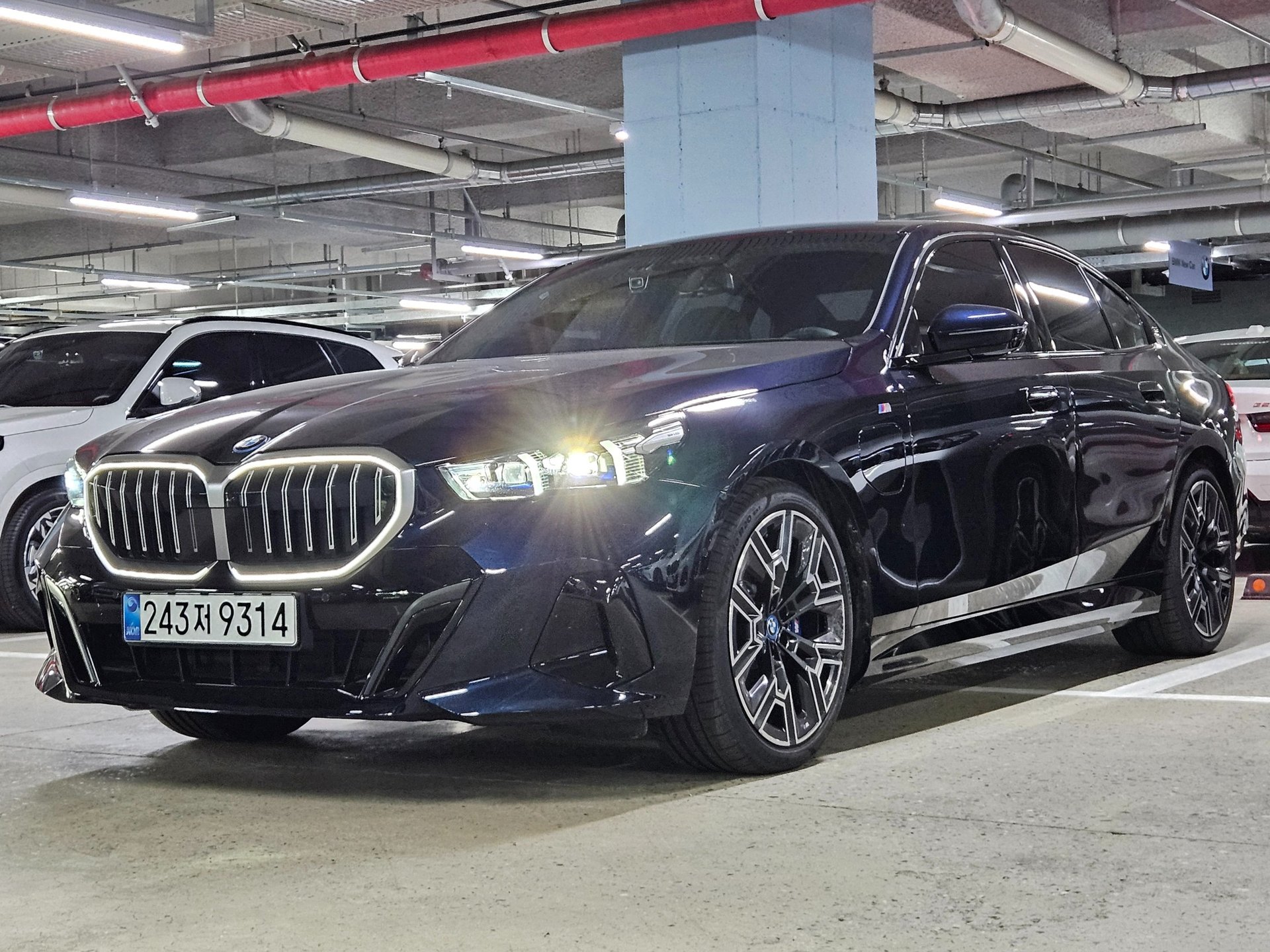 BMW 5 SERIES - View 1