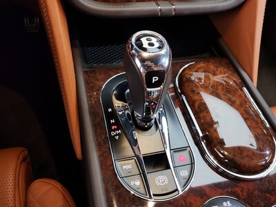 BENTLEY BENTAYGA - 9