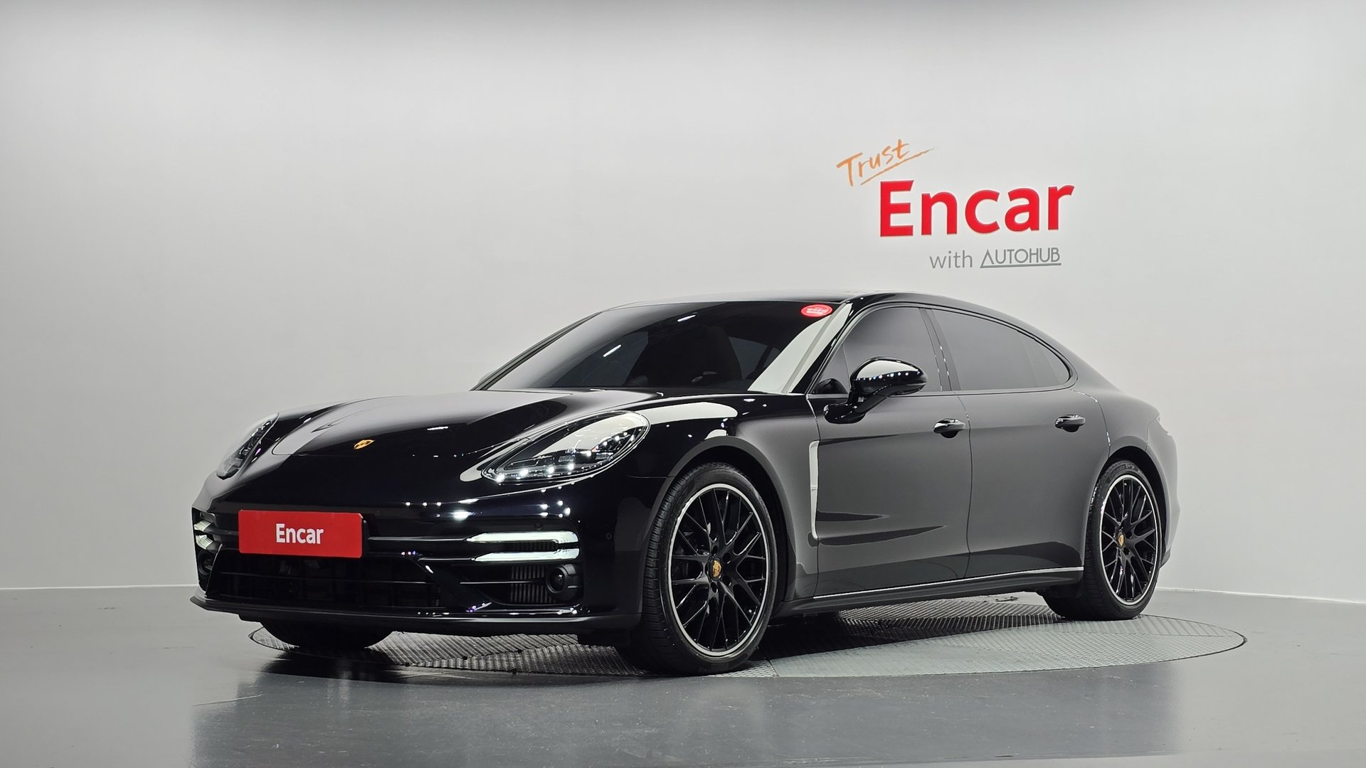 PORSCHE PANAMERA - View 1