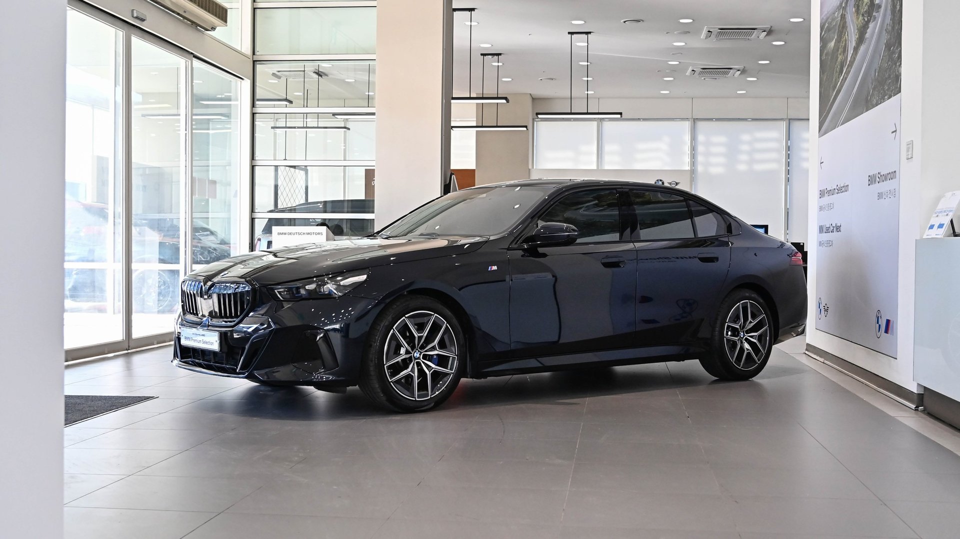 BMW 5 SERIES - View 1