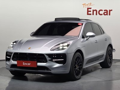 PORSCHE MACAN - 1