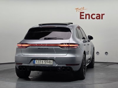 PORSCHE MACAN - 3