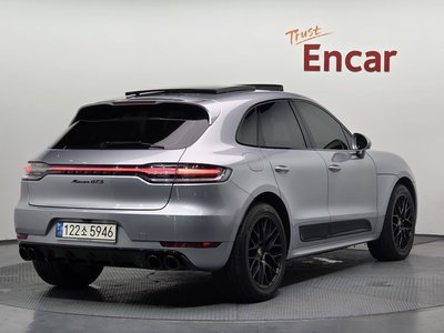 PORSCHE MACAN - 4