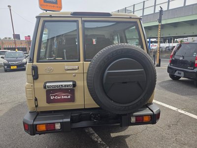 TOYOTA LAND CRUISER 70 - 10