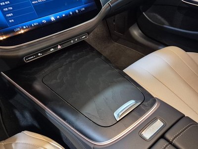 MERCEDES-BENZ E-CLASS - 9