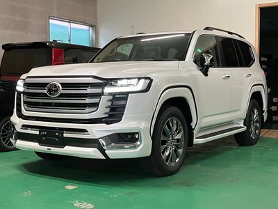 TOYOTA LAND CRUISER 300