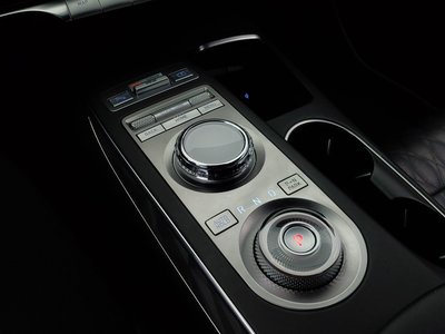 2021 Genesis GV70 thumbnail 15