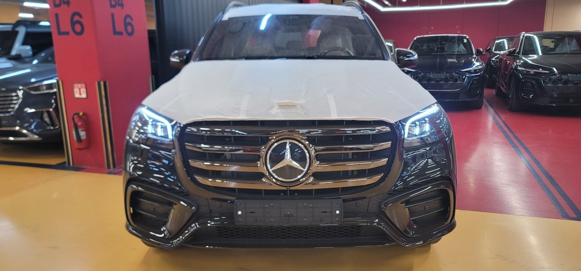 MERCEDES-BENZ GLS - View 1