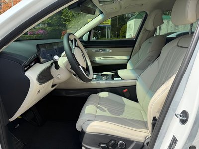 2026 Genesis GV70 thumbnail 14