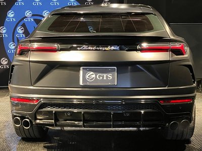 LAMBORGHINI URUS - 5