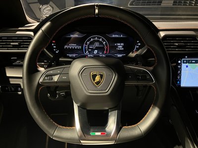 LAMBORGHINI URUS - 9