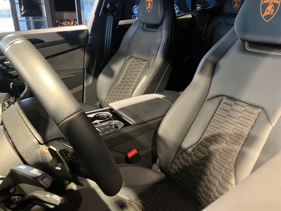 LAMBORGHINI URUS - 7