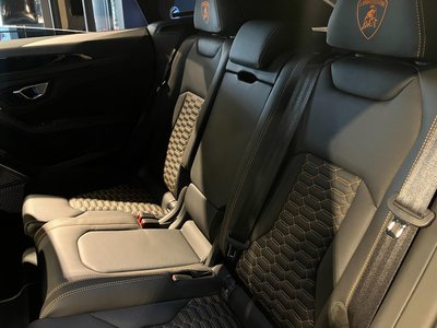 LAMBORGHINI URUS - 8