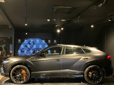 LAMBORGHINI URUS - 3