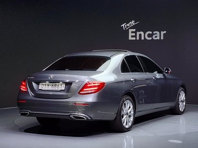 MERCEDES-BENZ E-CLASS - 3