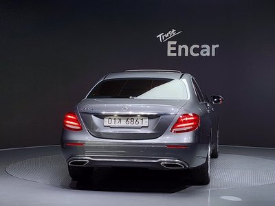 MERCEDES-BENZ E-CLASS - 4