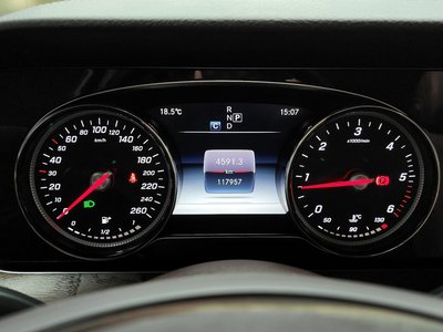 MERCEDES-BENZ E-CLASS - 8