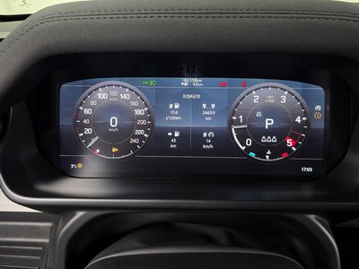 LAND ROVER DEFENDER - 8