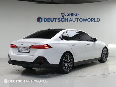 2025 BMW 5 SERIES 照片 5