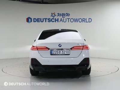 2025 BMW 5 SERIES 照片 3