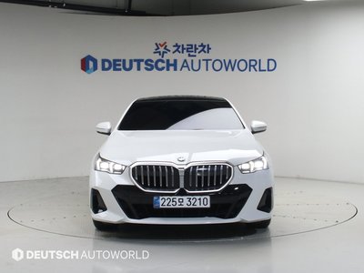 2025 BMW 5 SERIES 照片 2
