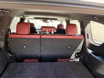 2025 Lexus LX — миниатюра 38