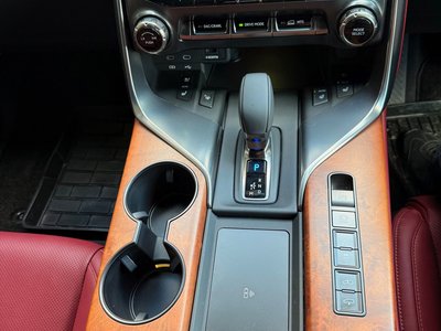 2025 Lexus LX — миниатюра 42