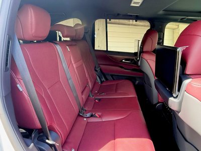 2025 Lexus LX — миниатюра 33