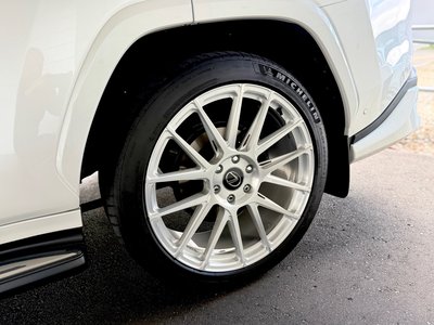 2025 Lexus LX — миниатюра 21