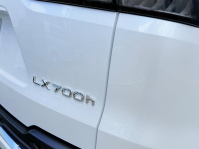 2025 Lexus LX — миниатюра 22