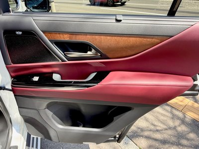 2025 Lexus LX — миниатюра 34