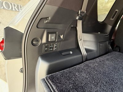 2025 Lexus LX — миниатюра 36