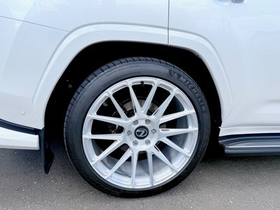 2025 Lexus LX — миниатюра 23