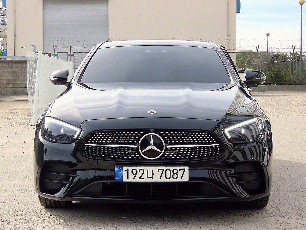 MERCEDES-BENZ E-CLASS - View 1