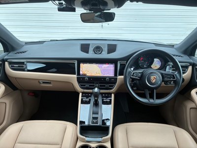 PORSCHE MACAN - 2