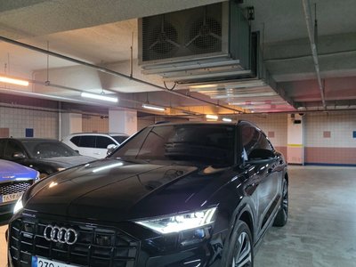 AUDI Q8 - 1