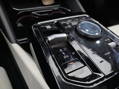 2026 BMW 5 SERIES — фото 9