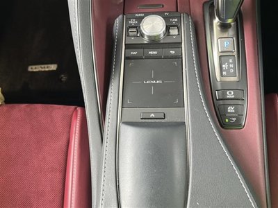 LEXUS LC 2018 thumbnail 28
