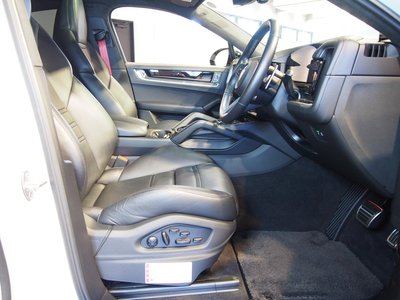 2024 Porsche CAYENNE — миниатюра 25