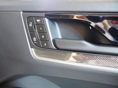 2024 Porsche CAYENNE — миниатюра 32