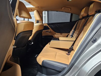 2025 Lexus ES — миниатюра 12
