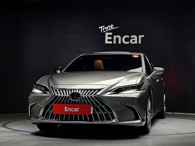 2025 LEXUS ES 照片 2