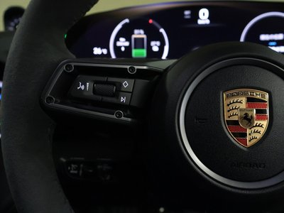 صورة مصغرة 19 لـ 2025 Porsche TAYCAN