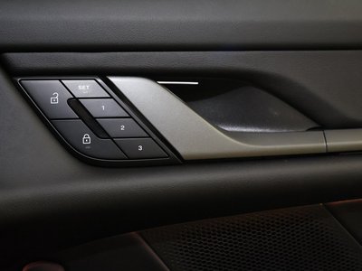 صورة مصغرة 39 لـ 2025 Porsche TAYCAN