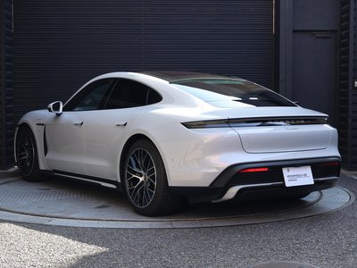 2025 Porsche TAYCAN photo 8
