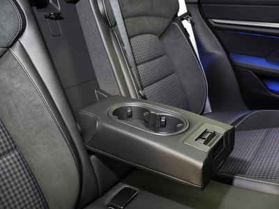 صورة مصغرة 49 لـ 2025 Porsche TAYCAN