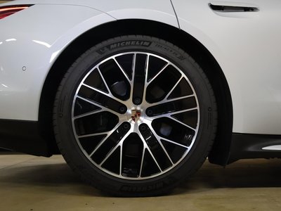 صورة مصغرة 61 لـ 2025 Porsche TAYCAN