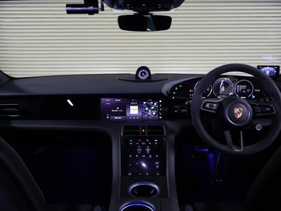 2025 Porsche TAYCAN photo 3